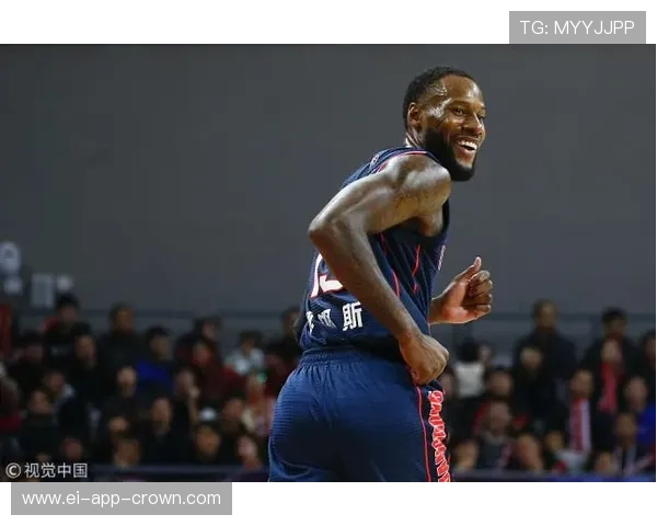 主裁判到底管什么？一文拆解足球场上最高权威的判罚边界