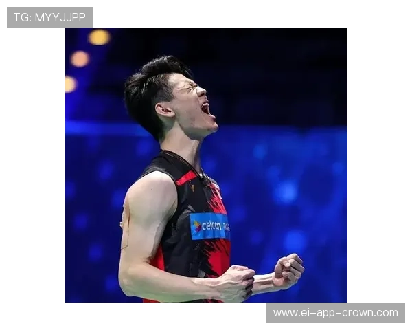 李梓嘉练球到半夜，隔壁都怀疑他搬了羽毛球馆来家里了？