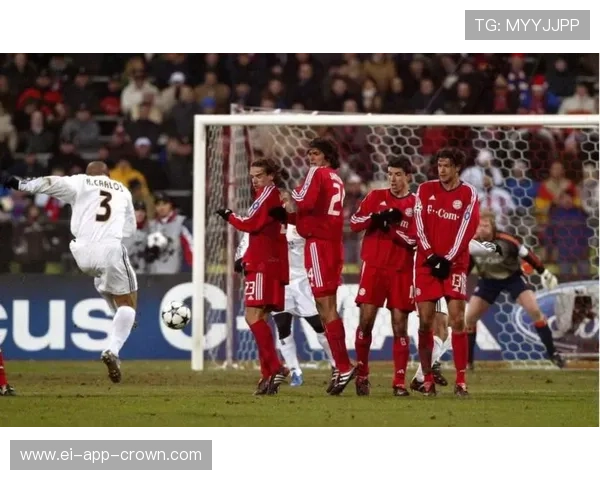 任意球中人墙干扰判罚规则解读，裁判如何界定有效防守？