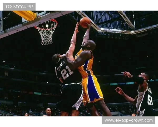 奥尼尔低位背打制造错位显著提升湖人内线得分效率