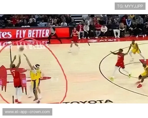 巴蒂尔无球跑动牵制力改变对手防守布局