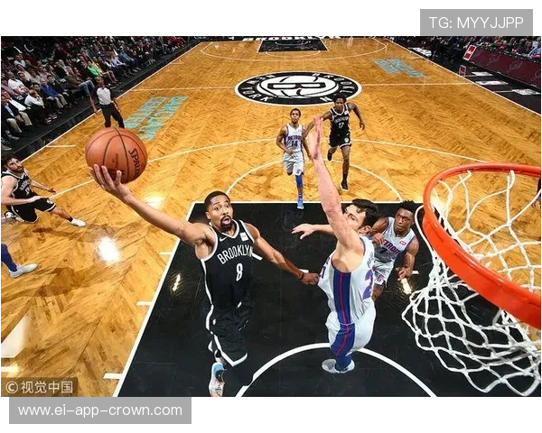 布雷克·格里芬内线强攻提升球队关键时刻得分效率